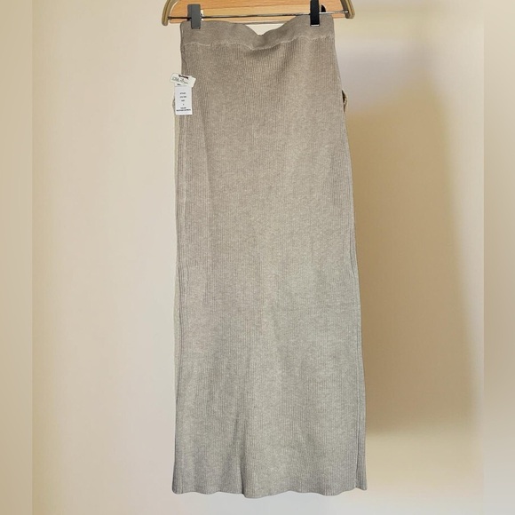 NWT Olive + Oak Rib Knit Tan skirt - Picture 2 of 6